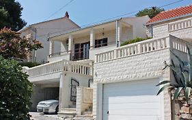 Apartments With A Parking Space Sutivan, Brac - 2846